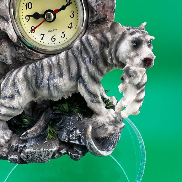 JUNGLE RAINFOREST APEX PREDATOR WHITE TIGER AND CUB FAMILY TABLE CLOCK FIGURINE - Picture 4 of 7
